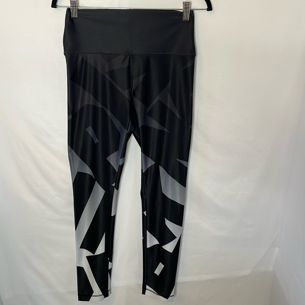 Pink Victoria’s Secret ultimate black and‎ gray leggings size medium